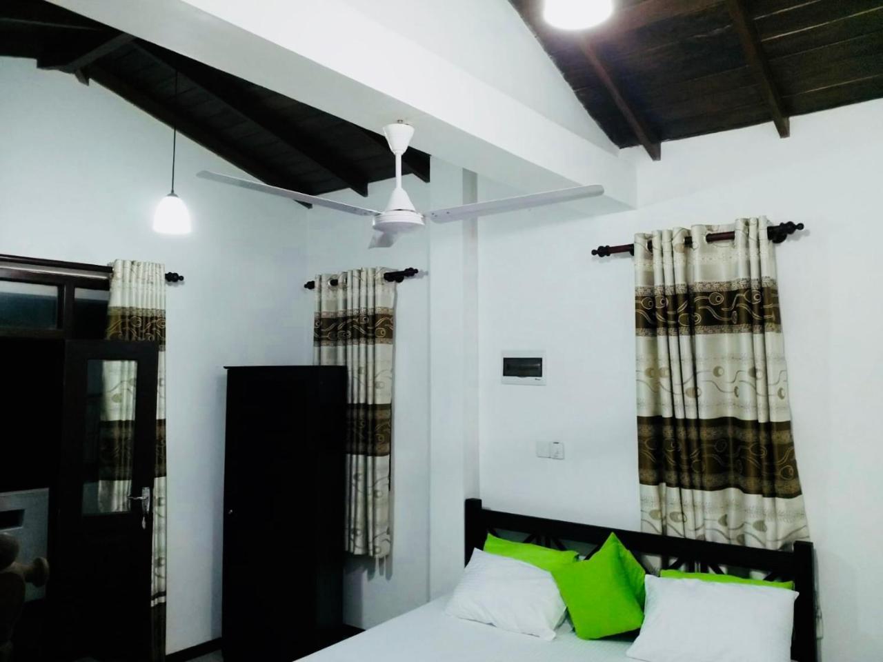 Hikkaduwa Family Inn Dış mekan fotoğraf