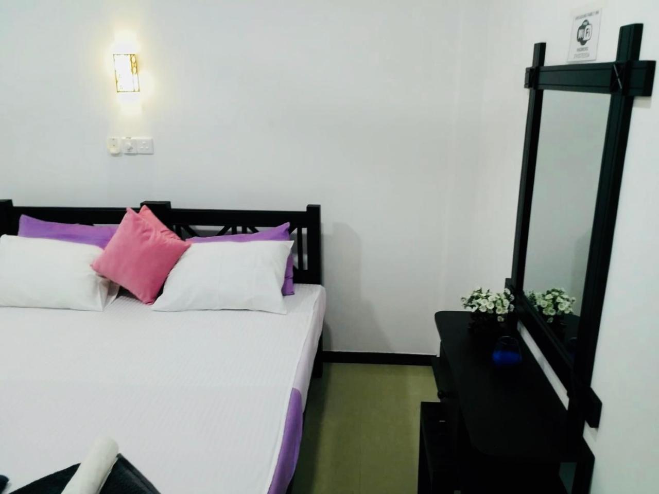 Hikkaduwa Family Inn Dış mekan fotoğraf