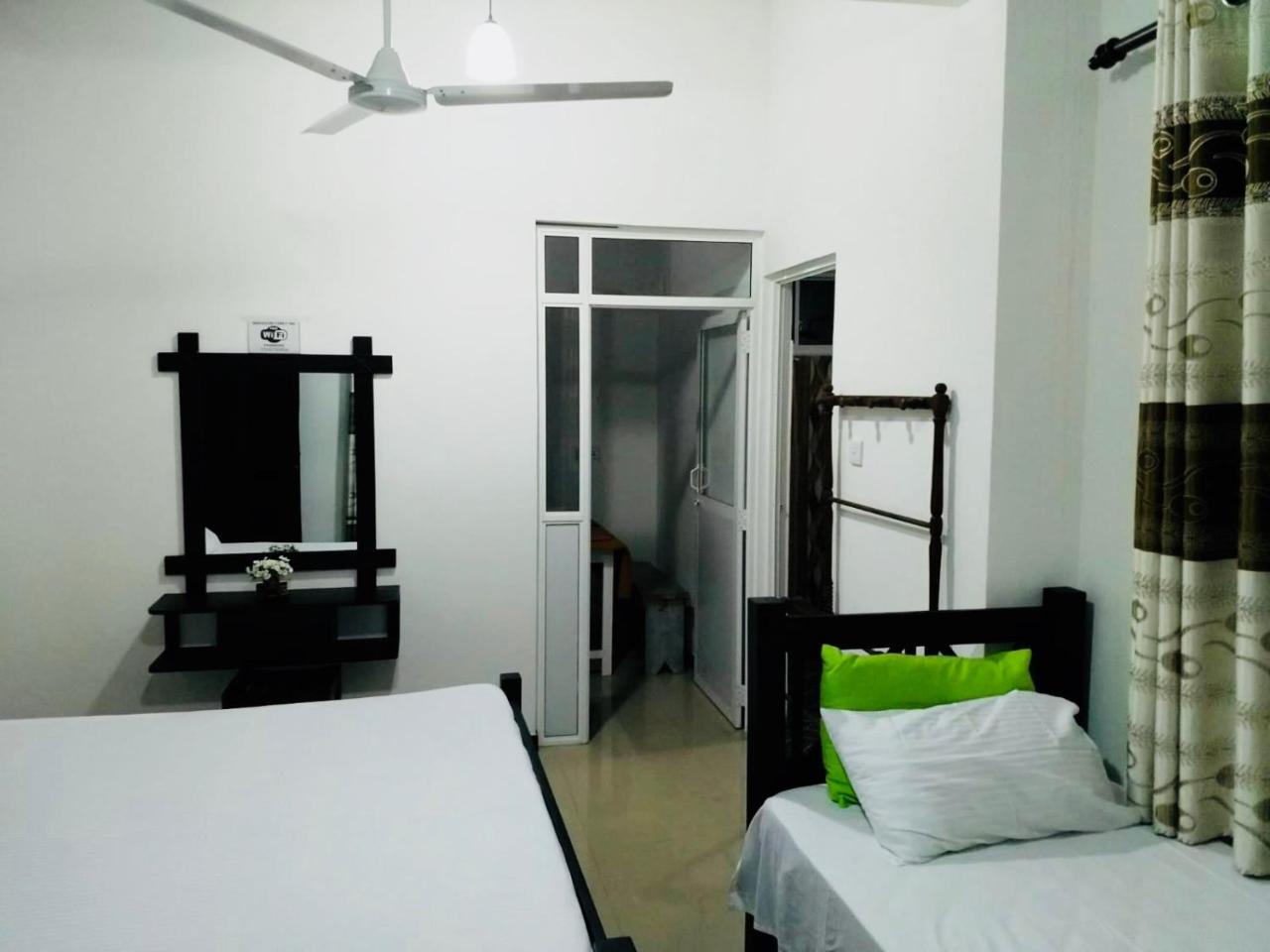 Hikkaduwa Family Inn Dış mekan fotoğraf