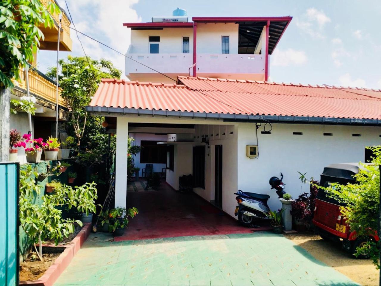 Hikkaduwa Family Inn Dış mekan fotoğraf