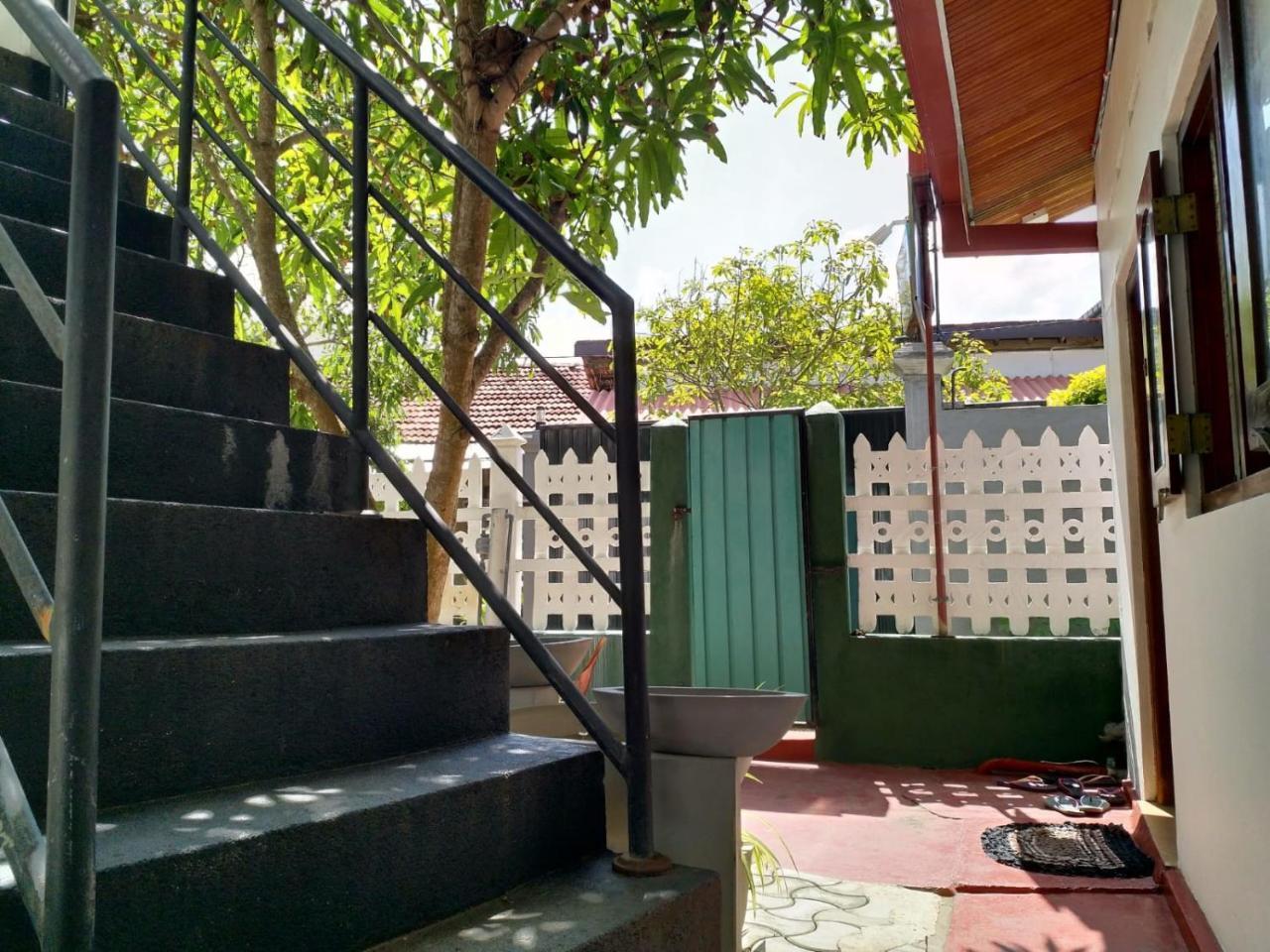 Hikkaduwa Family Inn Dış mekan fotoğraf